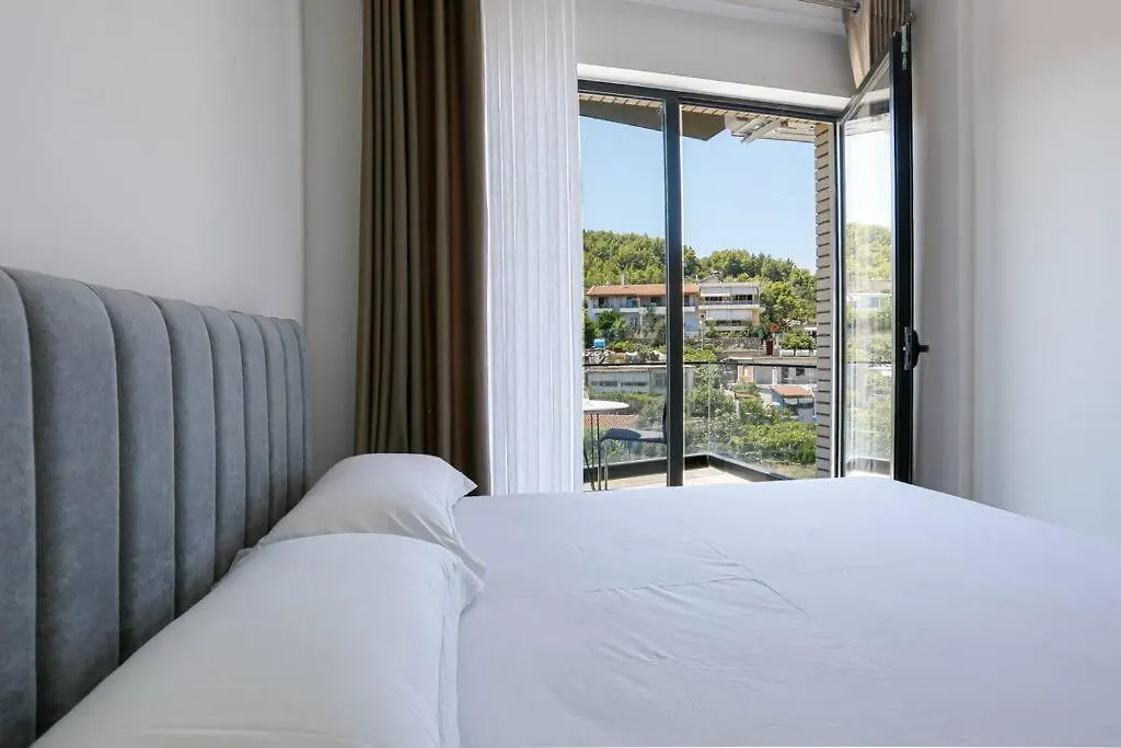 Superb *New 1+1 Apartment Himare